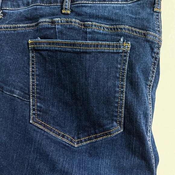 Torrid Bombshell Crop Skinny Jeans 24 Plus | Dark Blue Premium Stretch - Picture 6 of 11